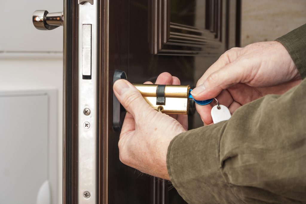 Locksmith fixing key stuck in lock